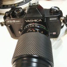 Cámara de fotos: YASHICA FX-3 SUPER 2000 CON OBJETIVO 35-105 Y FLASH YASHICA CS-220 AUTO