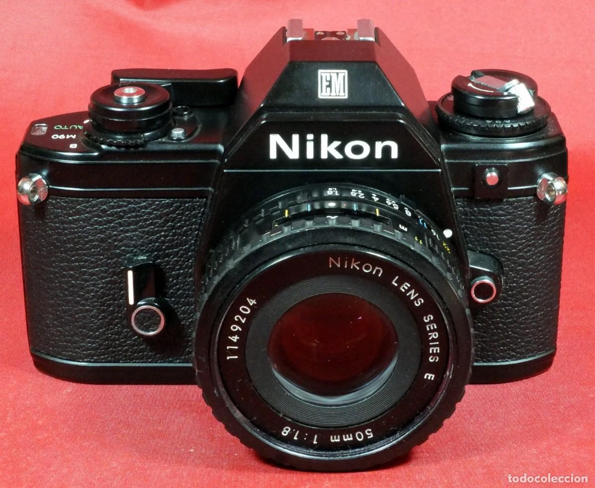C&aacute;mara de fotos: NIKON EM, con objetivo con enfoque bloqueado - Foto 1