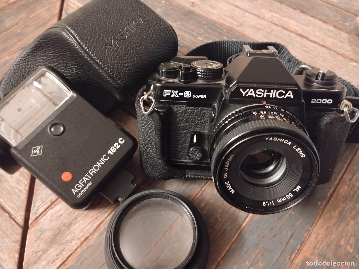 C&aacute;mara de fotos: C&aacute;mara Yashica FX‑3 Super 2000 con objetivo ML 50 mm f/1.9 + flash Agfatronic 182 C &ndash; Jap&oacute;n a&ntilde;os 80
