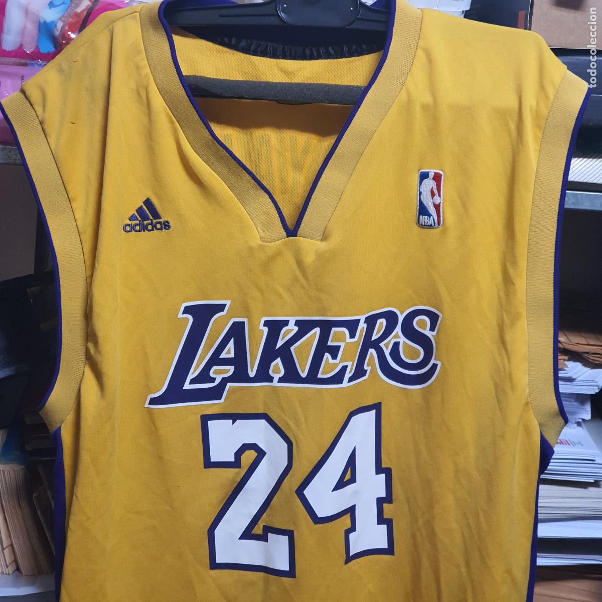 Coleccionismo deportivo: CAMISETA-KOBE BRYANT-LOS ANGELES LAKERS-MUY BUEN ESTADO-CON USO-VER FOTOGRAF&Iacute;AS.