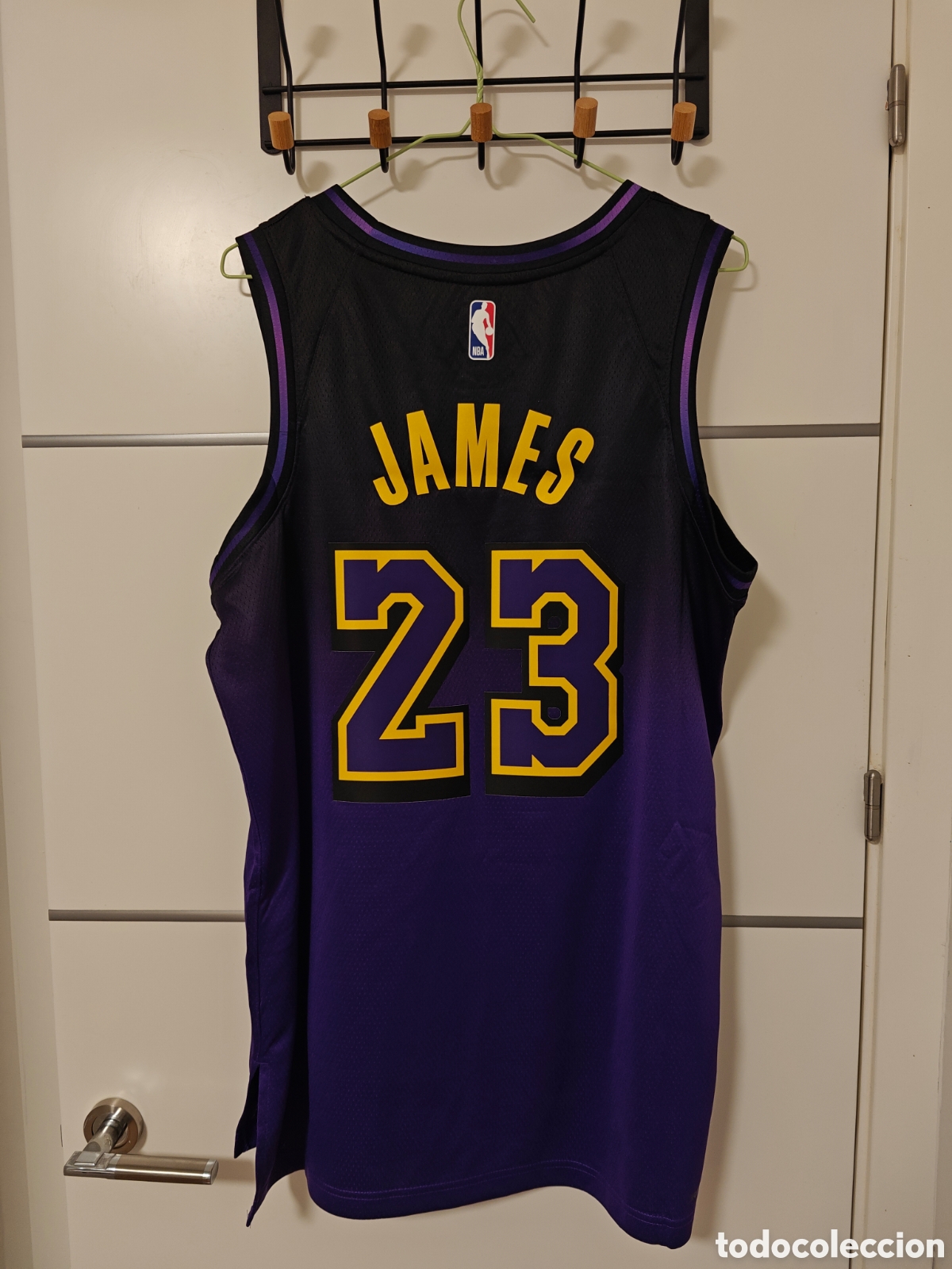 Sammelleidenschaft Sport: Camiseta LeBron James Los Angeles Lakers City Edition 24-25
