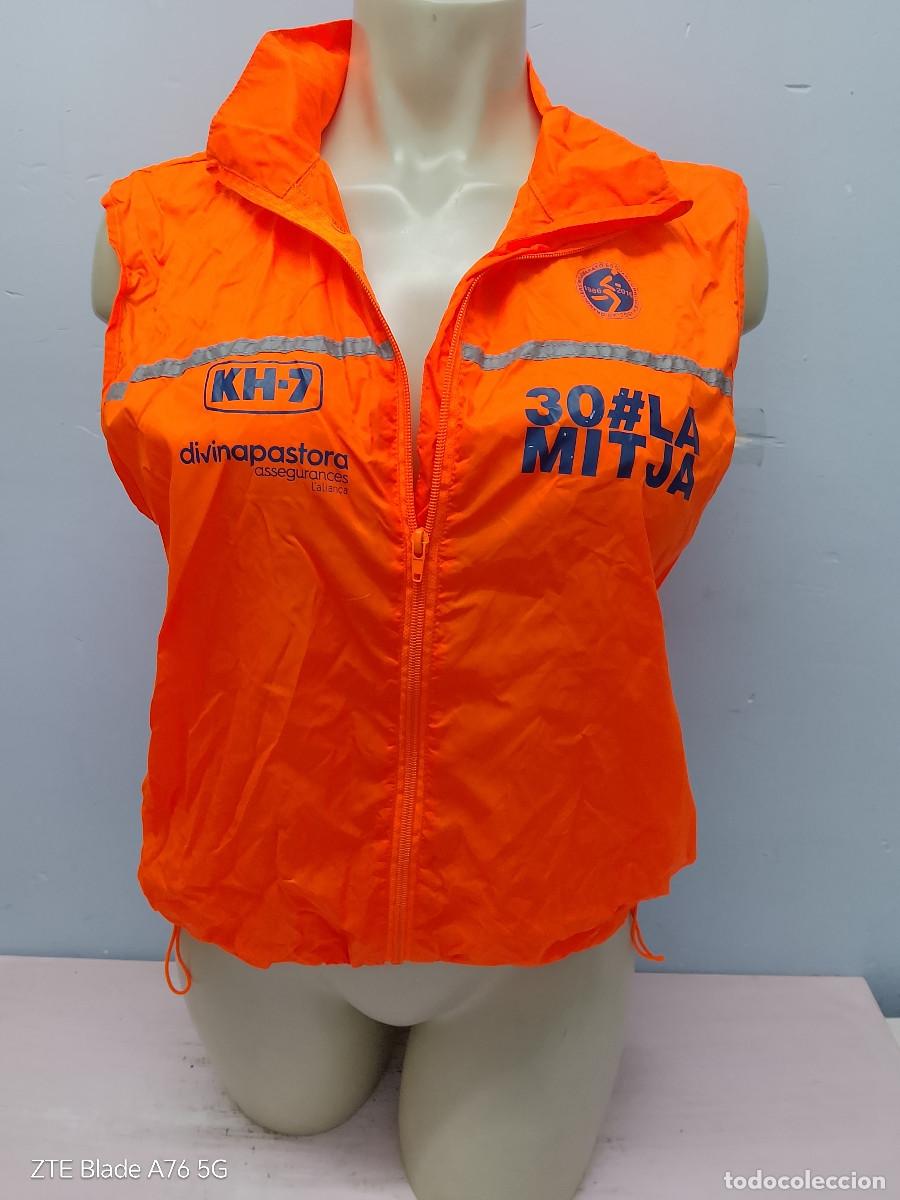 Coleccionismo deportivo: Chaleco deportivo marathon atletismo granollers running jacket L 52cts girl chica mujer