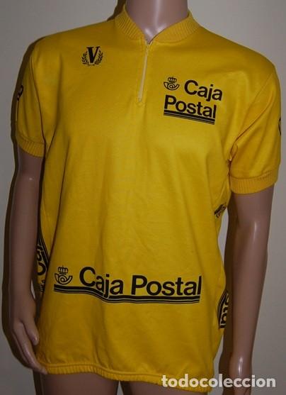 Coleccionismo deportivo: MAILLOT OFICIAL AMARILLO VUELTA A ESPA&Ntilde;A MARCA VETISPOR TALLA 8 CAJA POSTAL