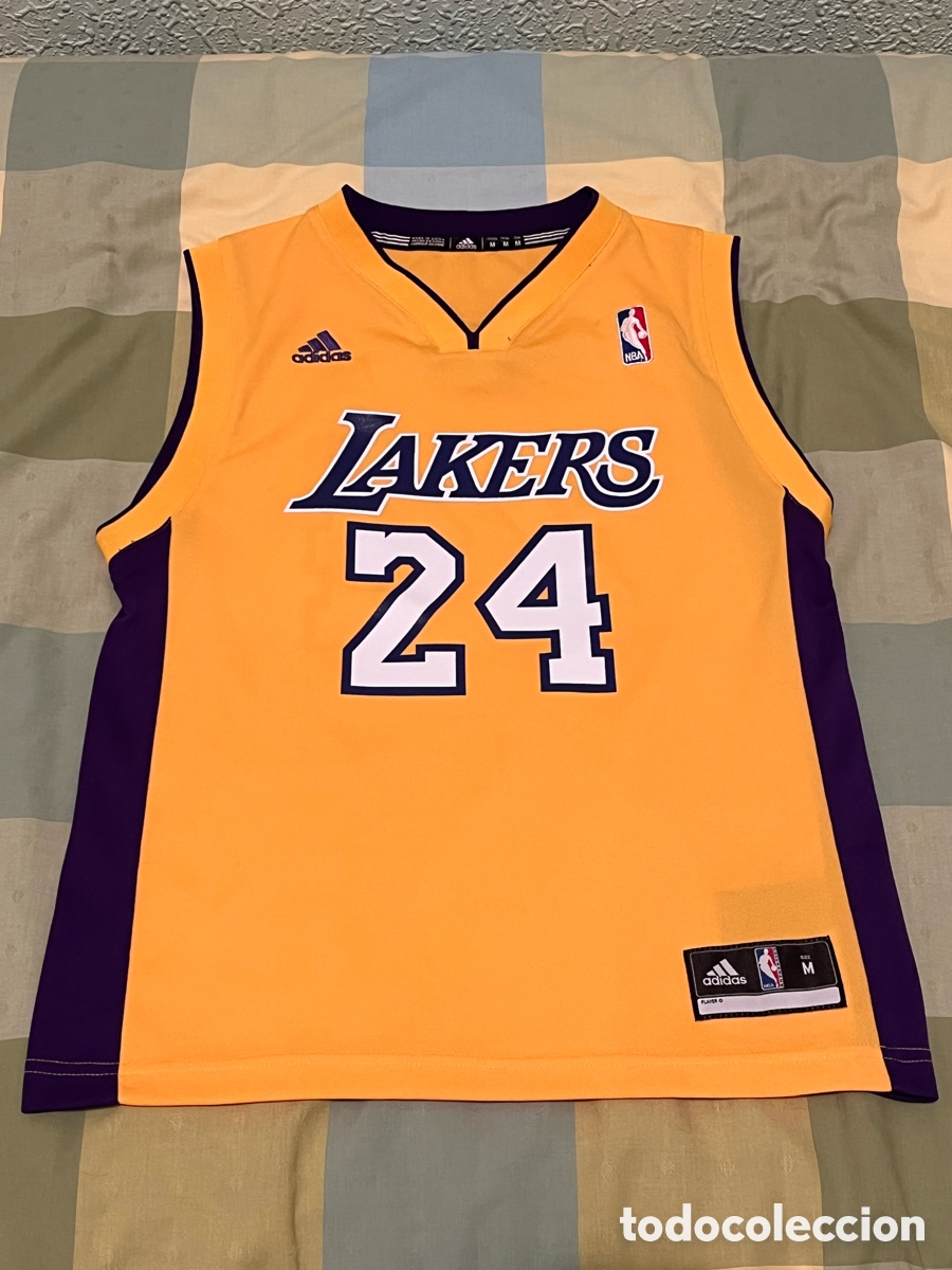 Coleccionismo deportivo: Camiseta BRYANT LAKERS amarilla. Local. Adidas. NBA. 24. Talla M de ni&ntilde;o. Mediano 10 - 12