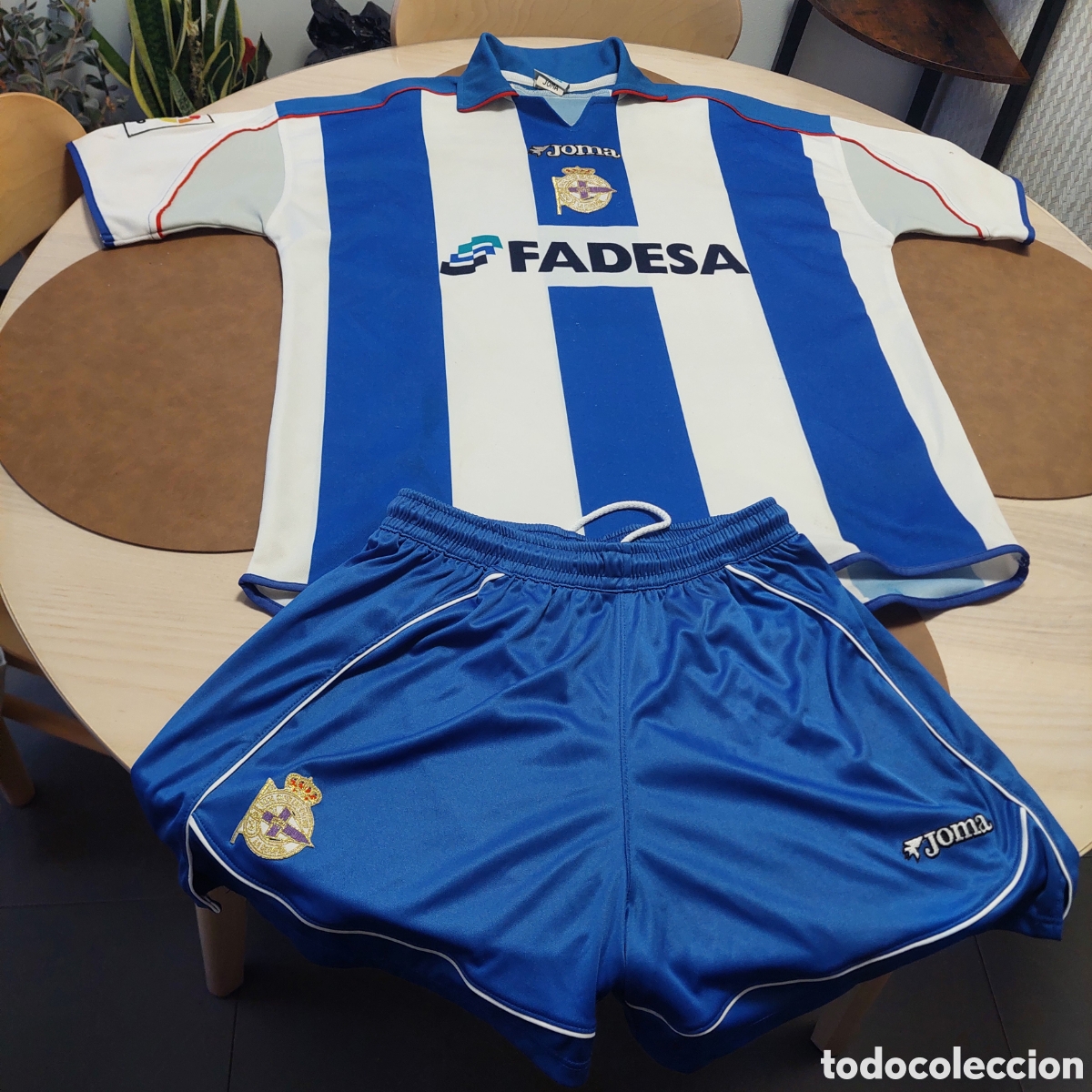 Coleccionismo deportivo: Camiseta y pantal&oacute;n Depor.