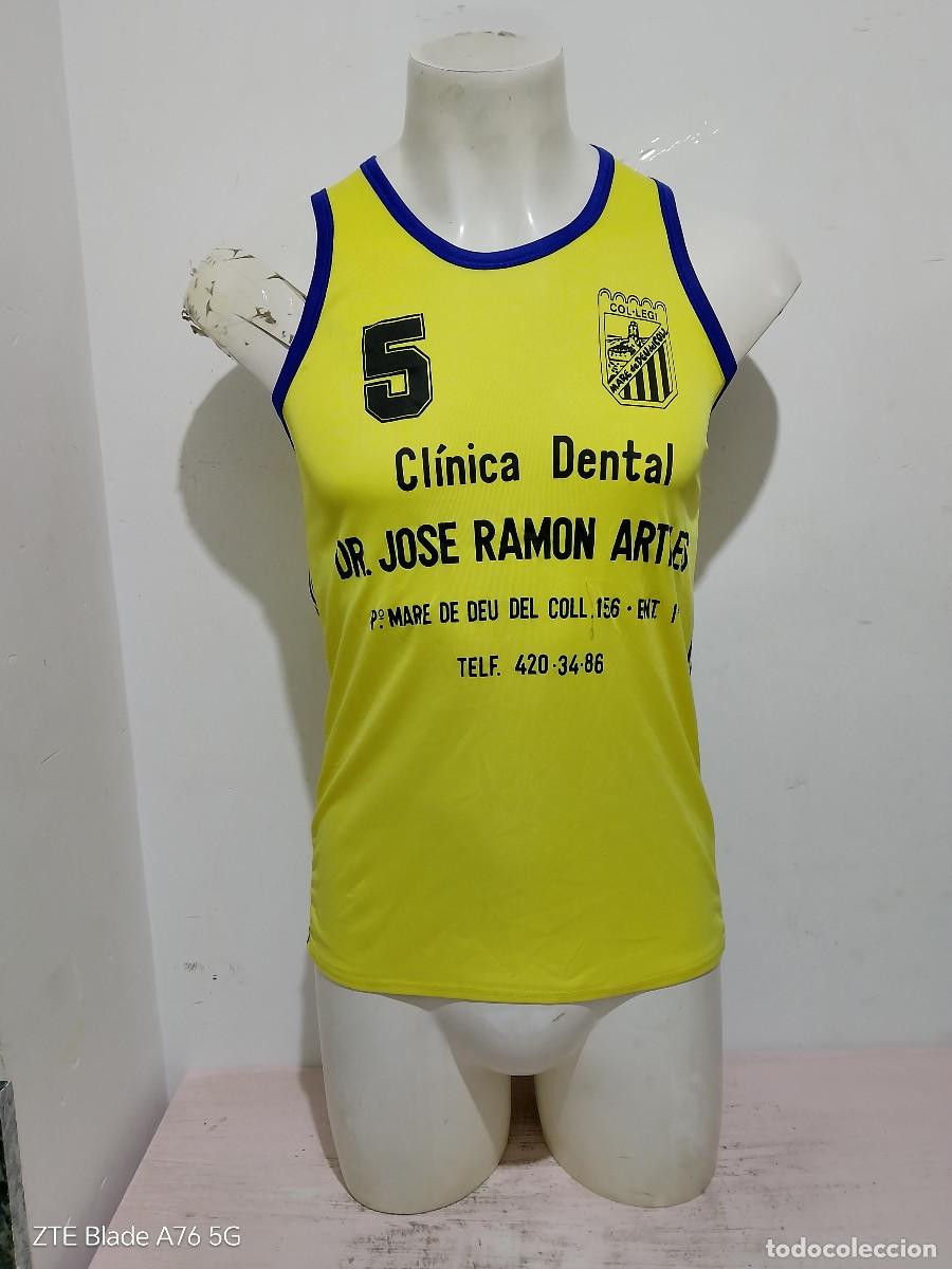 Coleccionismo deportivo: Club B&agrave;squet Coll Barcelona 1980 camiseta basquet 44x70cts