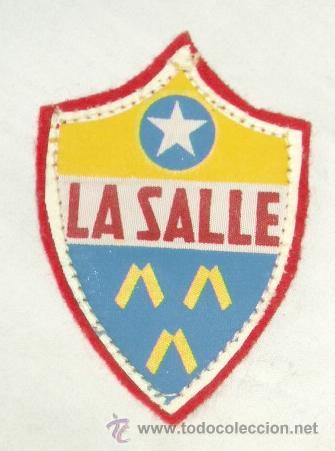 Sports collectibles: DOS ESCUDOS DE LA SALLE,PARA PONER EN CAMISETA,A&Ntilde;OS 60 &Oacute; 70