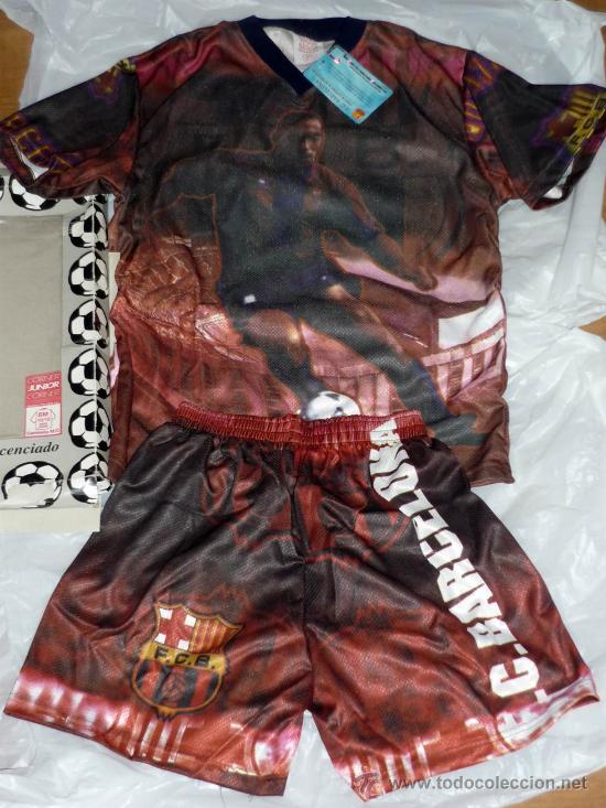 Sports collectibles: CONJUNTO CAMISETA Y PANTALON BAR&Ccedil;A IVAN DE LA PE&Ntilde;A .PRODUCTO OFICIAL LICENCIADO A&Ntilde;OS 90  10/12 A&Ntilde;OS