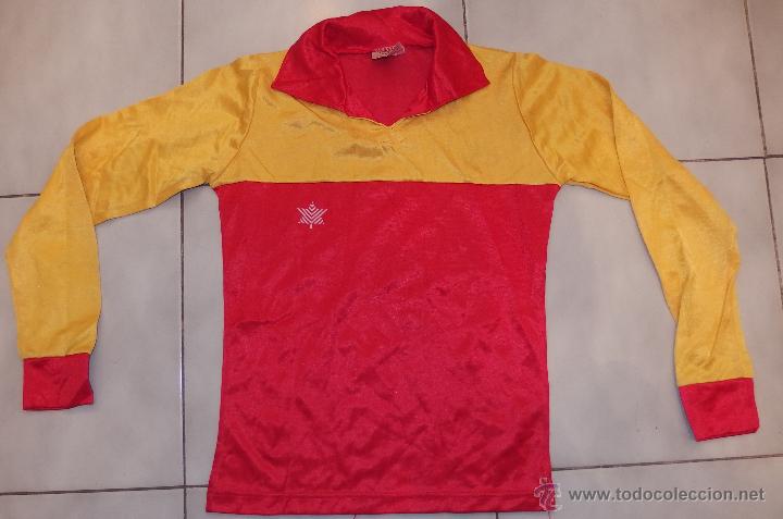 Collezionismo sportivo: CAMISETA PORTERO ROJA Y GUALDA,LUANVI,FUTBOL,A&Ntilde;OS 70 U 80,A ESTRENAR