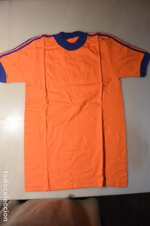 Sports collectibles: CAMISETA DE NI&Ntilde;O VALENCIA CF  A&Ntilde;OS 60-70