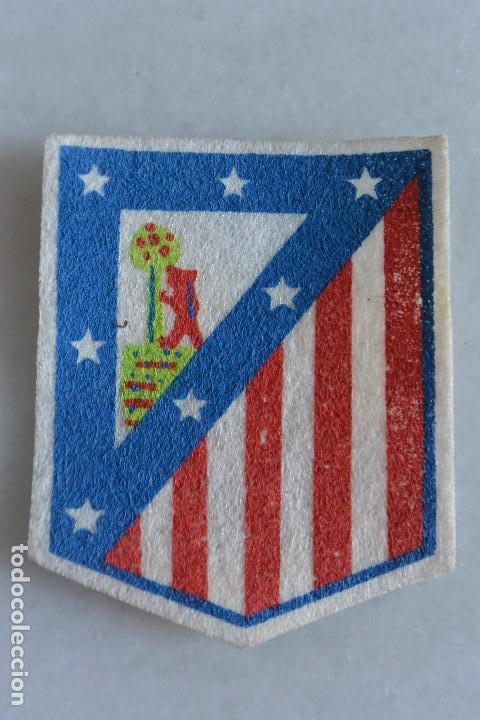 Colecionismo desportivo: ESCUDO DE FUTBOL PARA CAMISETA. ORIGINAL A&Ntilde;OS 60. AT. MADRID