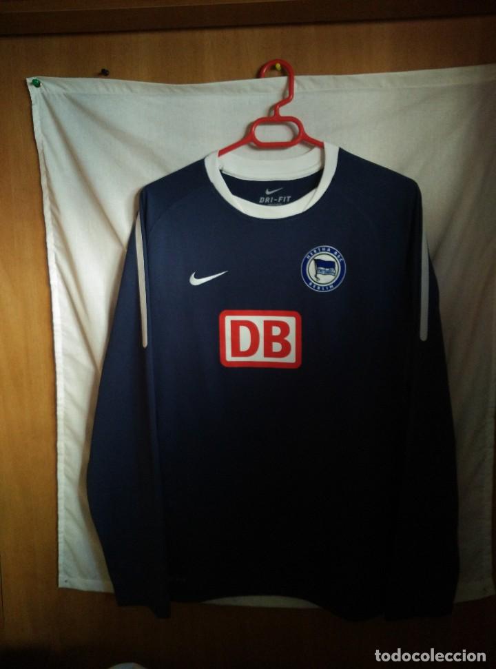 Sports collectibles: Original | Futbol | Talla M | Camiseta del Hertha Berlin #4 - MATCH WORN