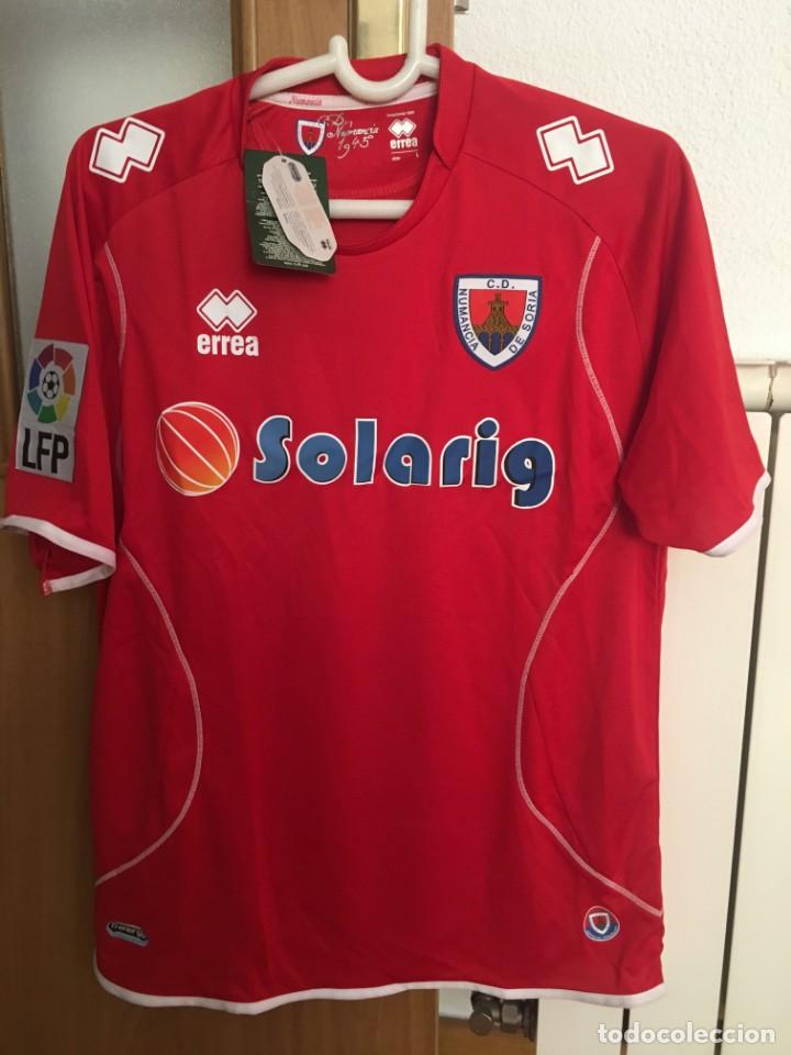 Colecionismo desportivo: SHIRT CAMISETA C.D. NUMANCIAERREA SOLARIG SIN NUMERACION CON ETIQUETAS CAJA SORIA TALLA L