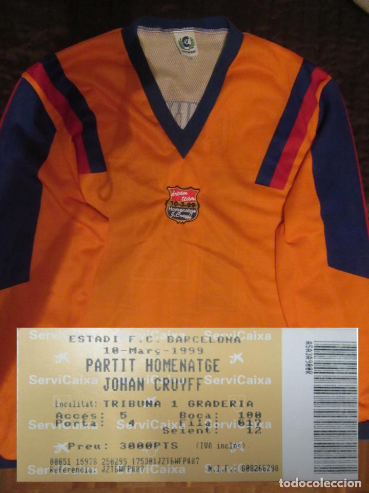 Coleccionismo deportivo: CAMISETA ORIGINAL COMPLETAMENTE NUEVA DEL PARTIDO HOMENAJE A CRUIFF CON ENTRADA AL PARTIDO