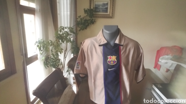 Sports collectibles: FC Barcelona camiseta a&ntilde;os 2000. Peculiar.