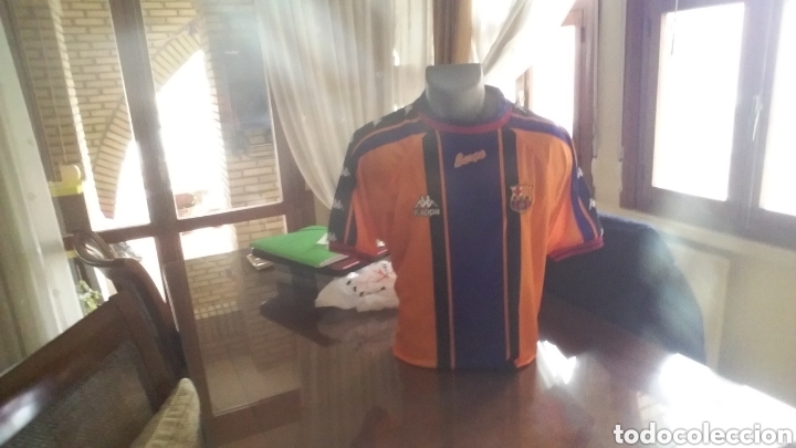 Sports collectibles: FC Barcelona. Champions 98. 2 equipacion kappa. Talla L.