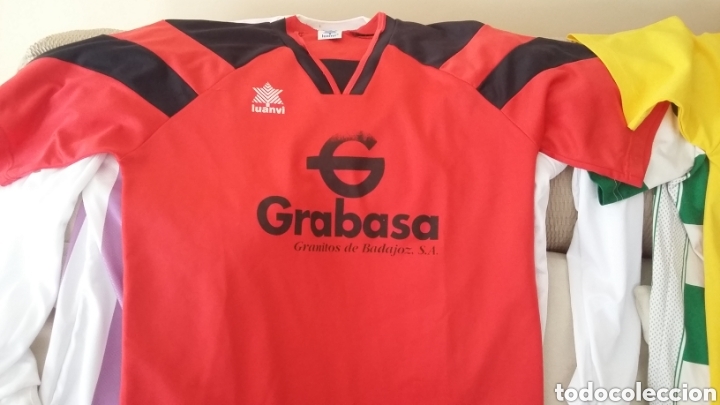 Colecionismo desportivo: Camisetas equipos f&uacute;tbol desaparecidos y raros. Extremadura.