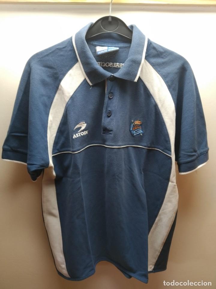 Coleccionismo deportivo: Polo Astore Real Sociedad oficial talla M