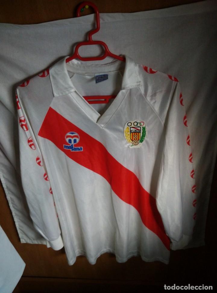 Coleccionismo deportivo: Original | Futbol | Talla L | Camiseta | CE L' Hospitalet #11 de los a&ntilde;os 90 - match