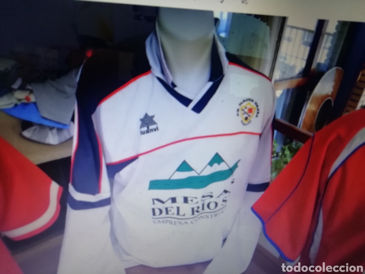 Coleccionismo deportivo: Camiseta flecha negra Badajoz. Cantera Antigua.