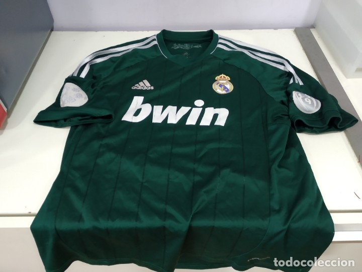 Coleccionismo deportivo: ANTIGUA CAMISETA DE FUTBOL REAL MADRID  BWIN EN VERDE