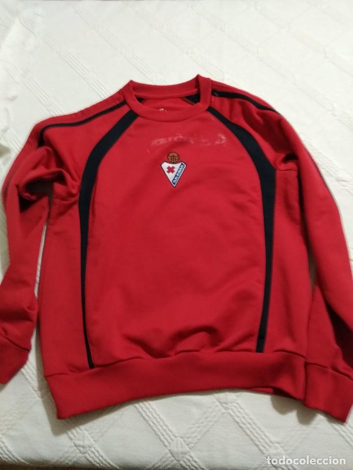 Sports collectibles: CAMISETA SUDADERA S.D. EIBAR   ROJO Y NEGRO 64 X 50  FUTBOL