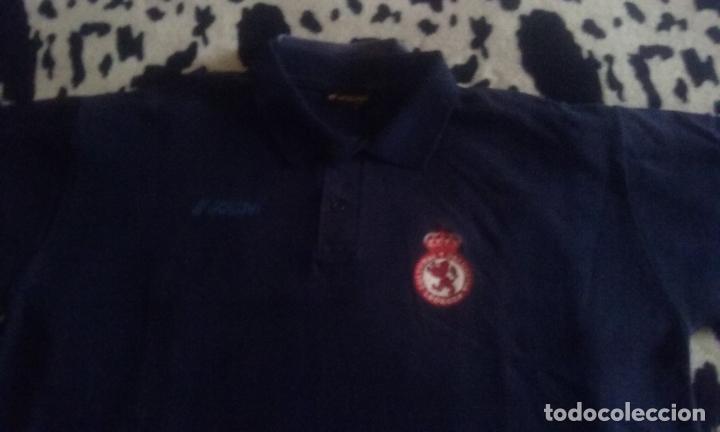 Coleccionismo deportivo: POLO FUTBOL CULTURAL LEONESA A&Ntilde;OS 90.AZUL MARINO. USADO EN BUEN ESTADO. TALLA XL.