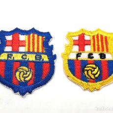 Coleccionismo deportivo: FC BARCELONA DOS ANTIGUOS ESCUDO BORDADO FUTBOL PARCHE. Lote 303895838
