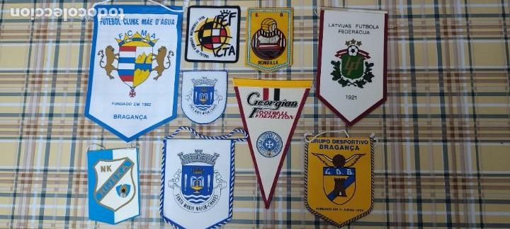 Sports collectibles: Lote banderines y escudos tela futbol