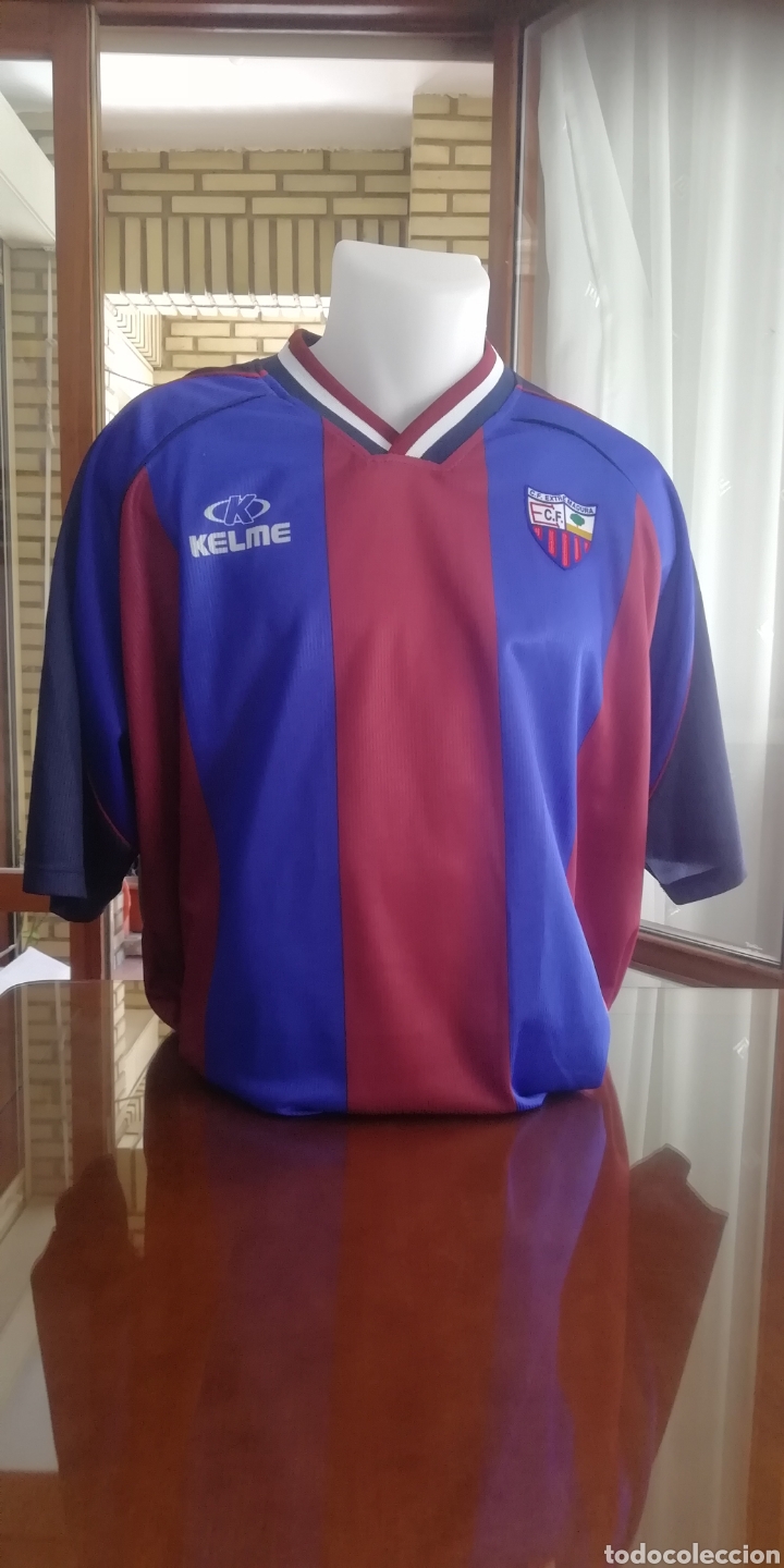 Sports collectibles: Camiseta cf Extremadura 2001 02. Talla XL. N&uacute;mero 33