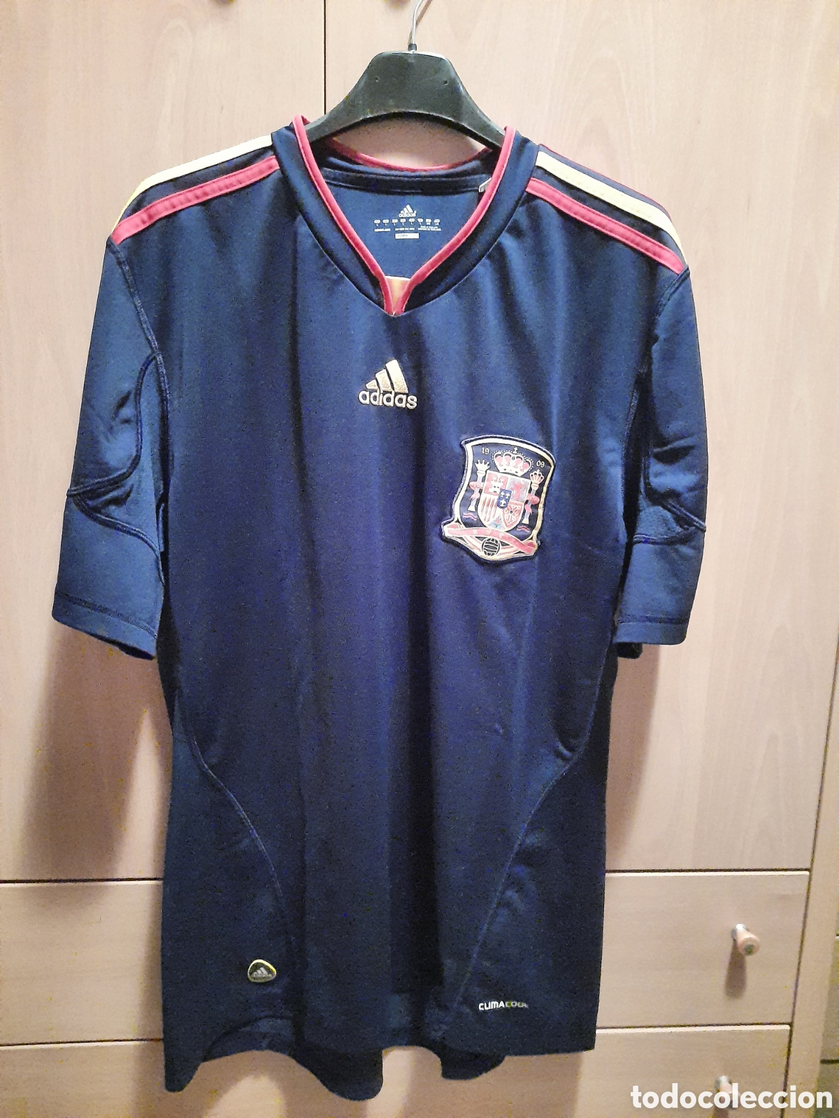 Sports collectibles: Camiseta Espa&ntilde;a campe&oacute;n Mundial 2010