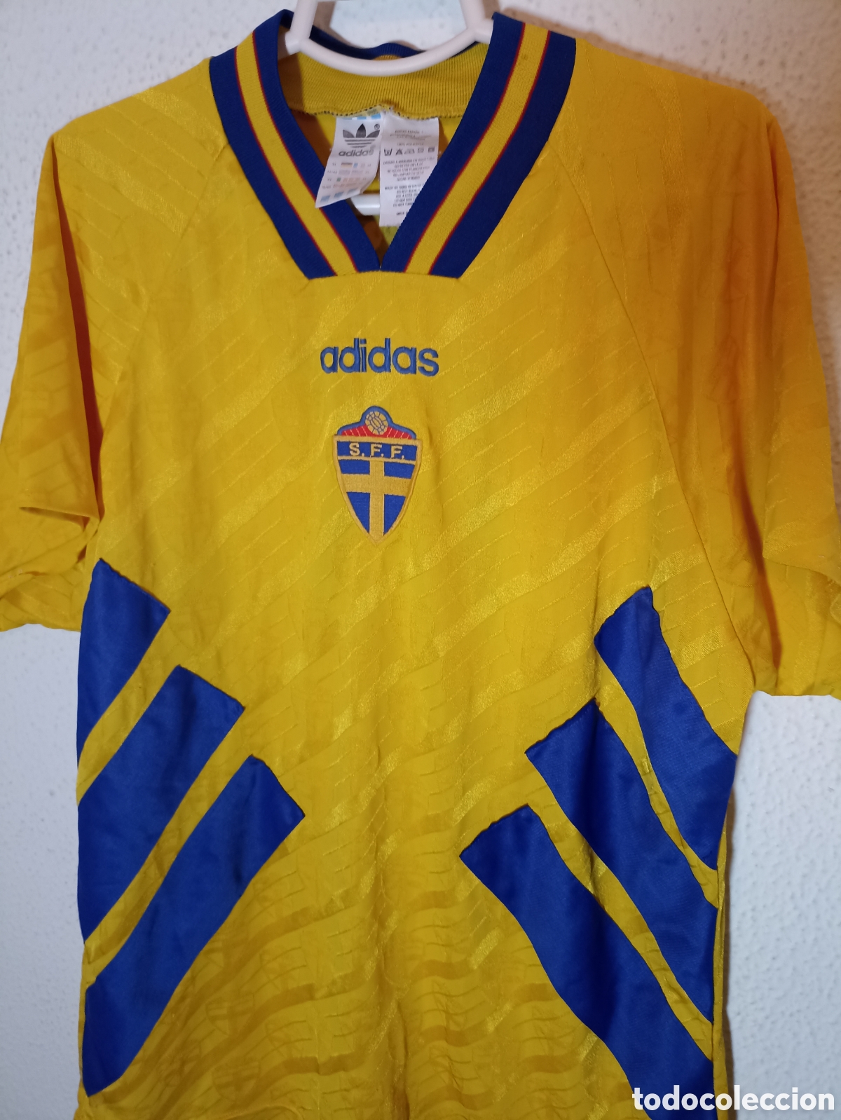 SELECCIÓN DE SUECIA  Soccer jersey, Cheap football shirts, Jersey shirt