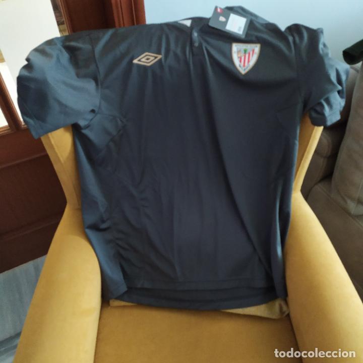 Sports collectibles: CAMISETA DE FUTBOL DEL ATHLETIC CLUB DE BILBAO. DE PORTERO. MARCA UMBRO. TALLA 2XL. SIN ESTRENAR.