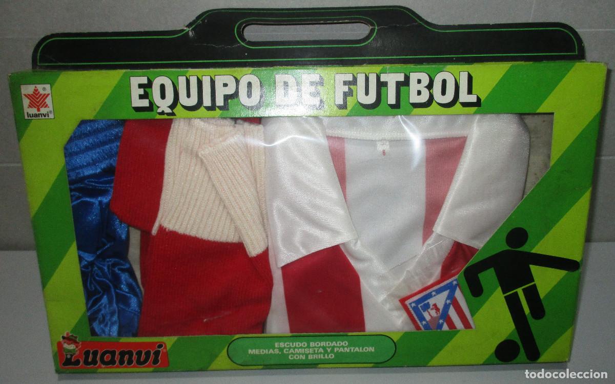 Sports collectibles: Equipo, equipaci&oacute;n de f&uacute;tbol, LUANVI, ATL&Eacute;TICO DE MADRID, talla 6, a&ntilde;os 80, nuevo