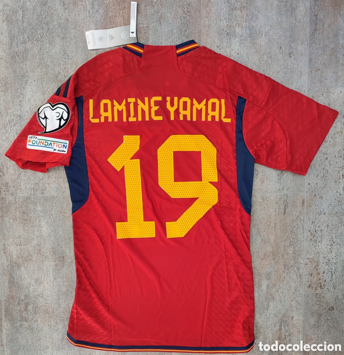 Ya a la venta la nueva camiseta de España de fútbol sala