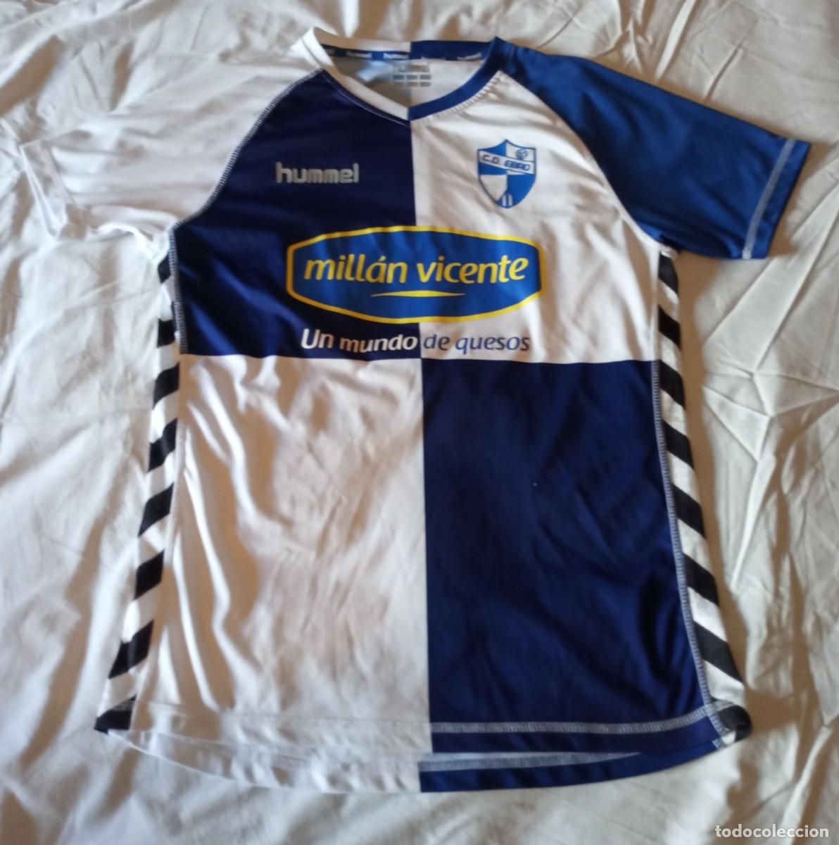 Coleccionismo deportivo: Camiseta hummel original CD Ebro 2018/2019 primera equipaci&oacute;n. Talla S. Muy buen estado.