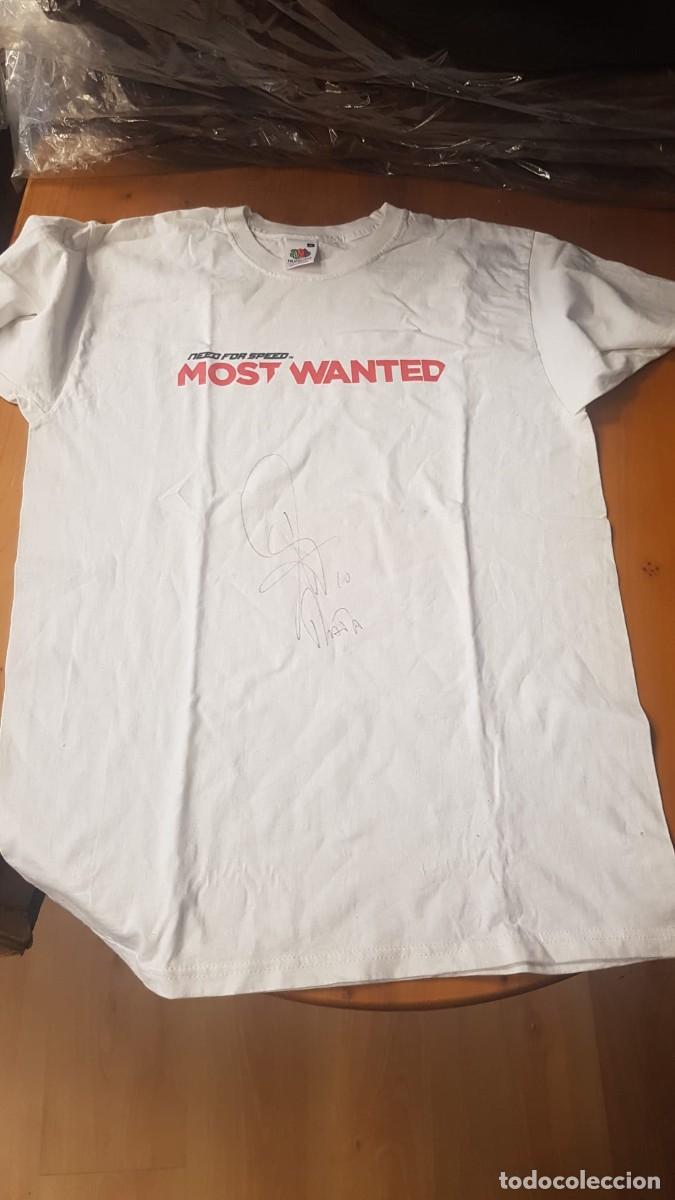 Coleccionismo deportivo: CAMISETA NEED FOR SPEED MOST WANTED TALLA M FIRMADA POR JUAN MATA (MANCHESTER UNITED)