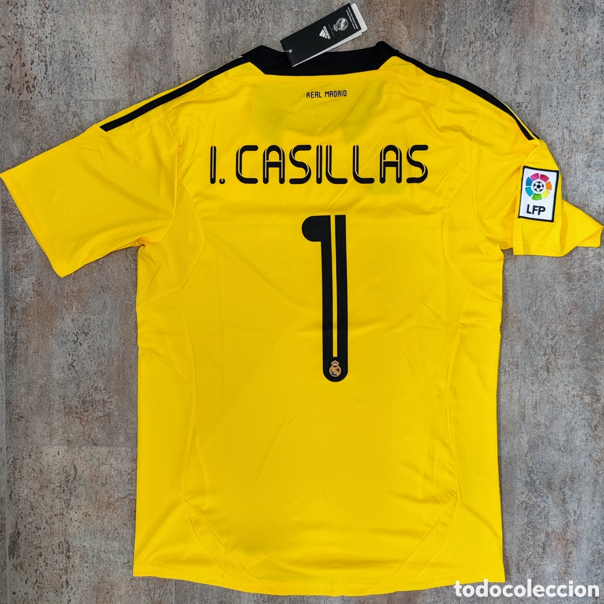 Colecionismo desportivo: Camiseta Iker Casillas Real Madrid Nueva 11-12