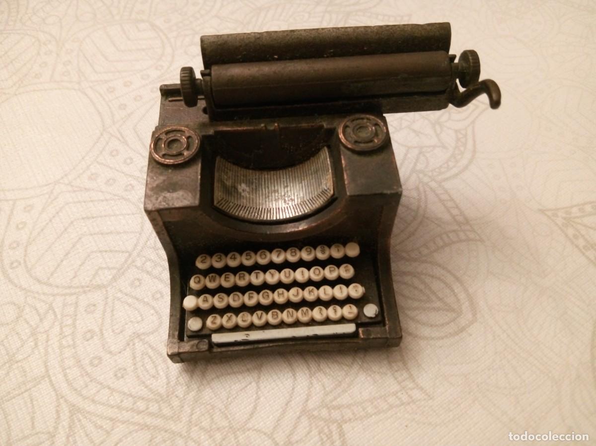 Collezionismo sportivo: Afila lapiz con forma de maquina de Escribir