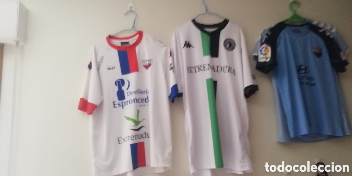 Colecionismo desportivo: Camiseta Extremadura hist&oacute;ricas. Lote especial.