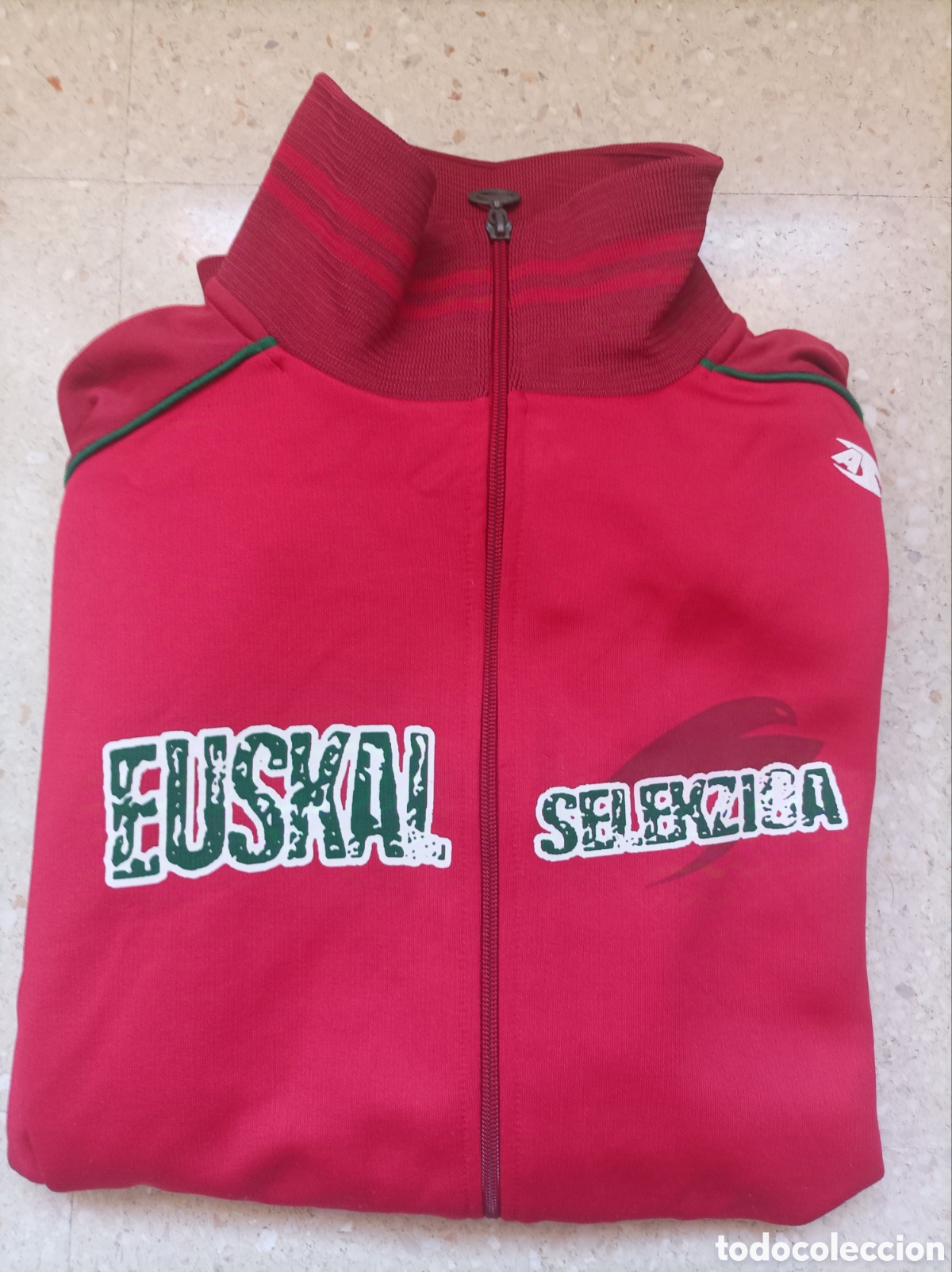 Colecionismo desportivo: Chaqueta ch&aacute;ndal futbol Selecci&oacute;n de Eskadi oficial Astore talle XXL, vintage