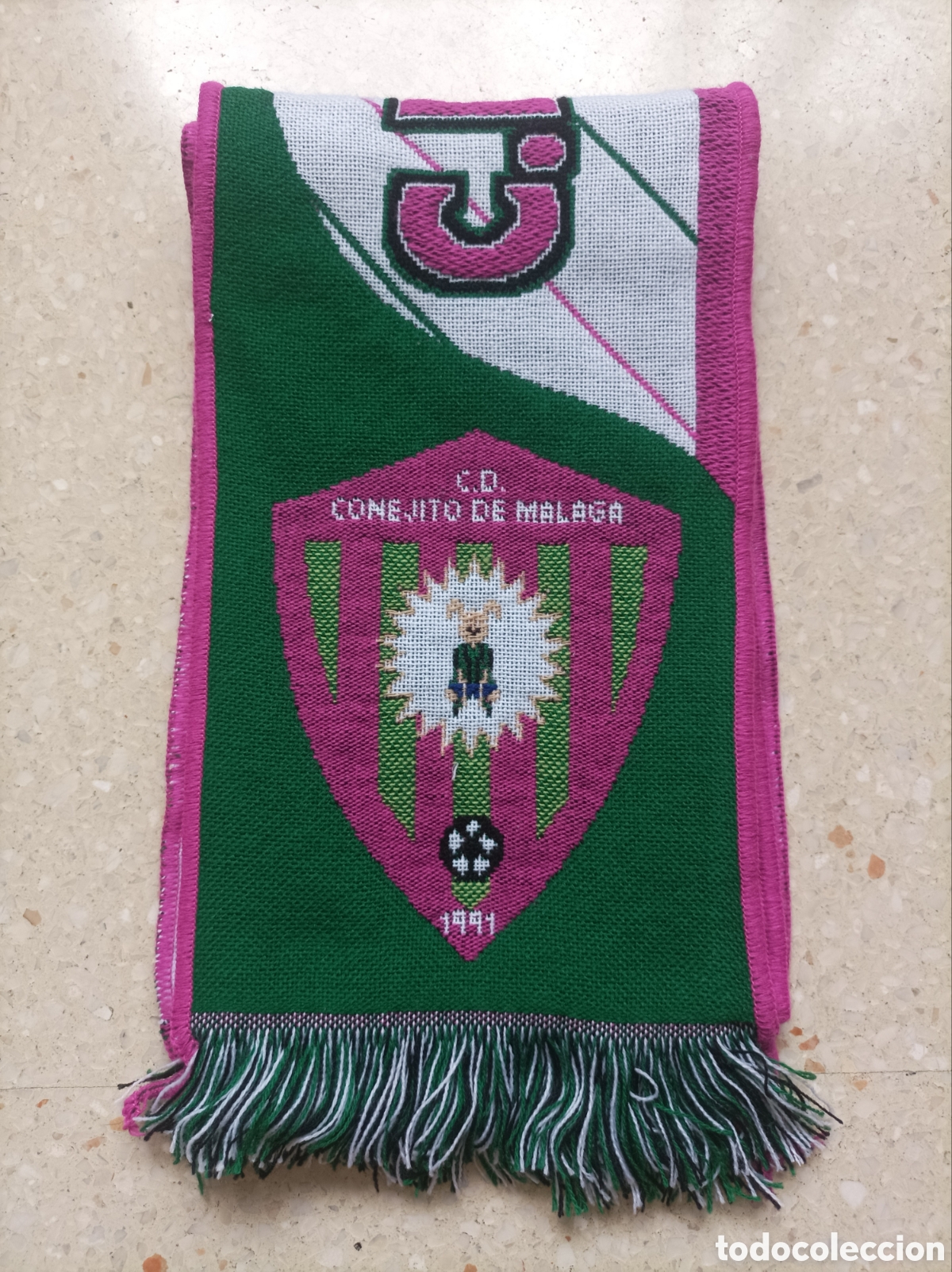Sports collectibles: Bufanda futbol C.D Conejito de M&aacute;laga equipo modesto de M&aacute;laga - Espa&ntilde;a nueva