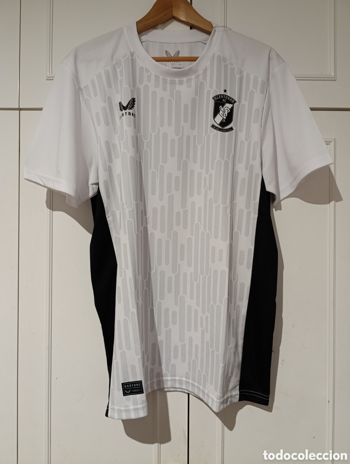 Sports collectibles: Camiseta away oficial Glentoran FC Irlanda