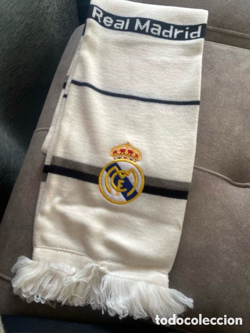 Coleccionismo deportivo: Bufanda Real Madrid y pin - Foto 2
