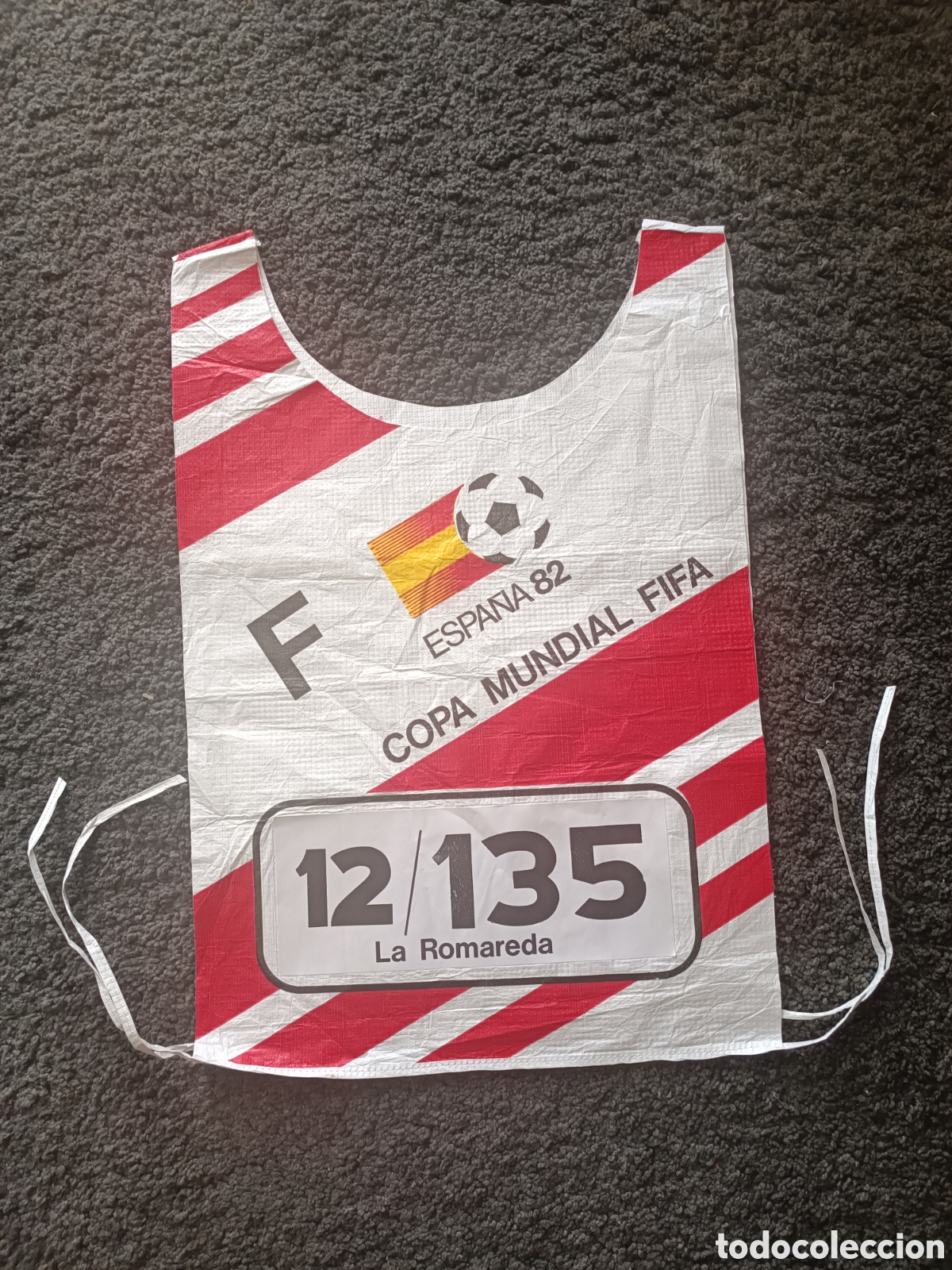 Coleccionismo deportivo: Chaleco peto prensa Mundial Espa&ntilde;a 82 La Romareda partido Yugoslavia - Irlanda del Norte pieza museo