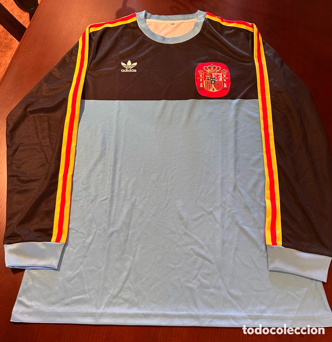 Con el traje de Arconada del Mundial 82