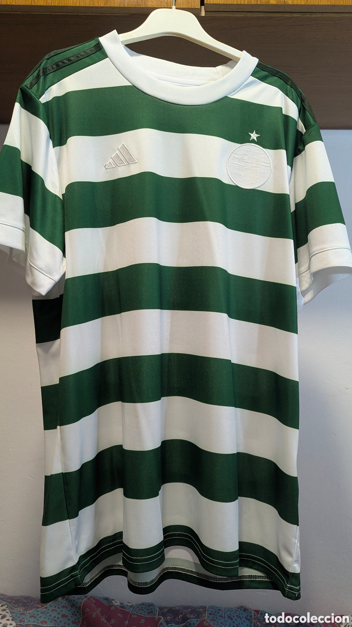 Coleccionismo deportivo: Camiseta Celtic Glasgow - Local 23/24 - Escudo 'Monocromo' Especial - R&eacute;plica Premium Adidas