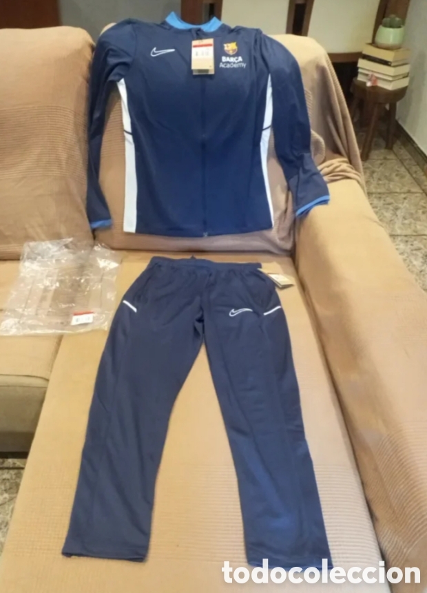 Coleccionismo deportivo: Ch&aacute;ndal FC Barcelona Academy Nike Talla L ni&ntilde;o 12/13 a&ntilde;os nuevo con etiquetas.
