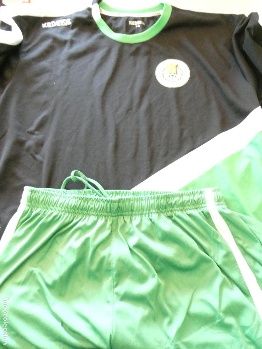 Coleccionismo deportivo: EQUIPACI&Oacute;N DE F&Uacute;TBOL MODESTO MALAGUE&Ntilde;O. CAMISETA PANTAL&Oacute;N PUERTO TORRE MORALES M&Aacute;LAGA. 330GR