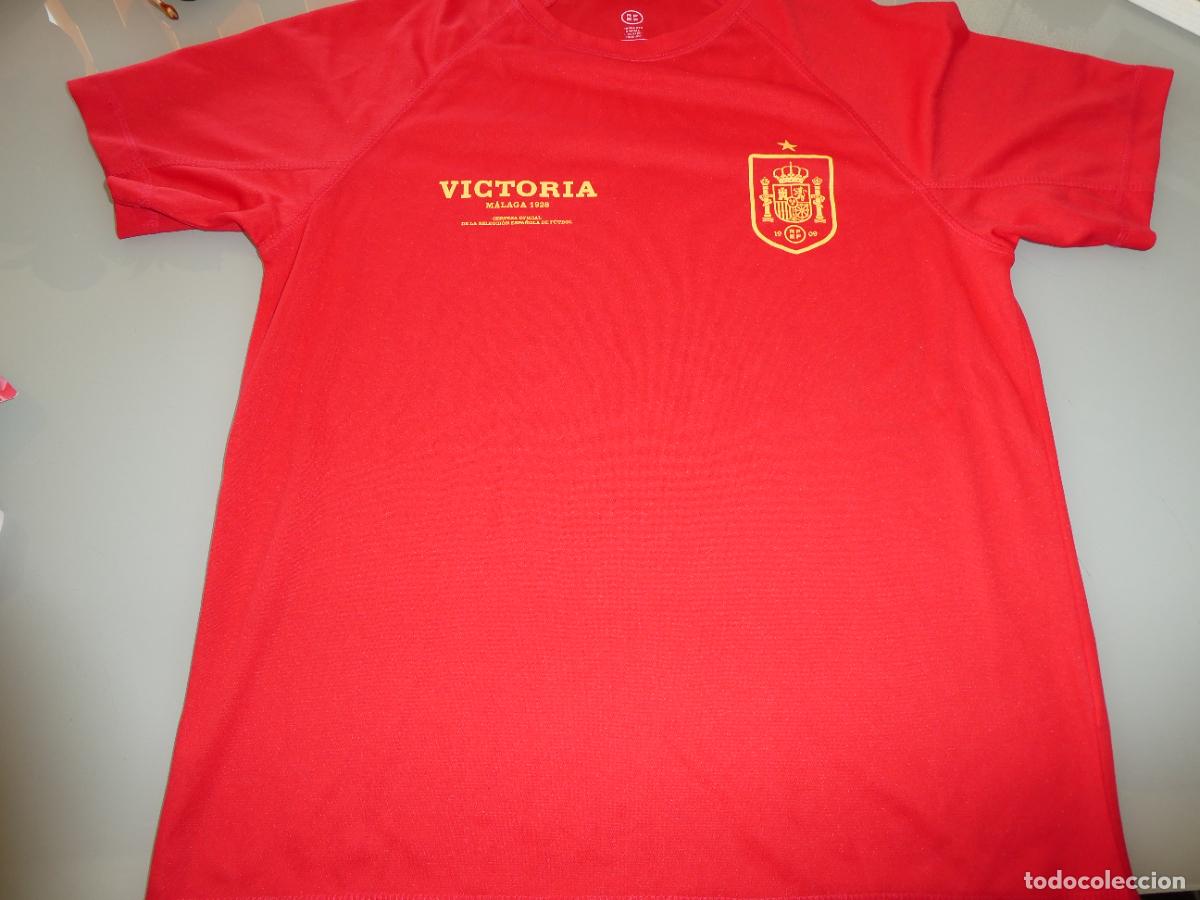 Coleccionismo deportivo: CAMISETA DE F&Uacute;TBOL. SELECCI&Oacute;N ESPA&Ntilde;OLA. ESPA&Ntilde;A. PATROCINADOR CERVEZA VICTORIA M&Aacute;LAGA. M. 120GR